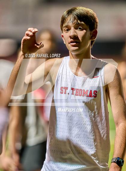 Thumbnail 2 in Eagle No Tax Relays (4x400M) photogallery.