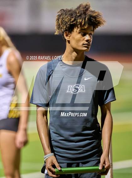 Thumbnail 1 in Eagle No Tax Relays (4x400M) photogallery.