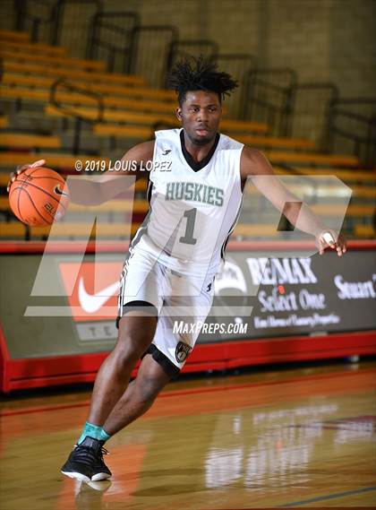 Thumbnail 1 in Fairmont Prep vs. Crean Lutheran (Nike Extravaganza) photogallery.