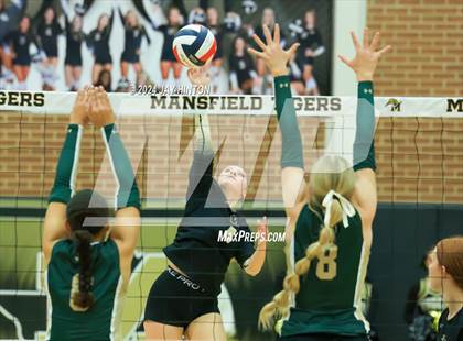 Thumbnail 2 in Whitewright vs. Valley Mills (UIL Volleyball 2A Region 2 Semi) photogallery.