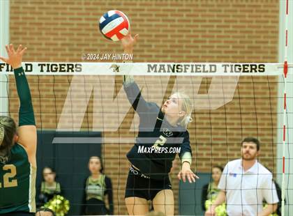 Thumbnail 2 in Whitewright vs. Valley Mills (UIL Volleyball 2A Region 2 Semi) photogallery.