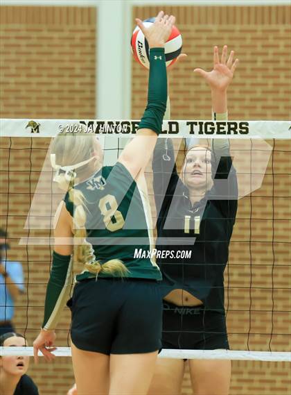Thumbnail 1 in Whitewright vs. Valley Mills (UIL Volleyball 2A Region 2 Semi) photogallery.