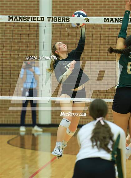 Thumbnail 1 in Whitewright vs. Valley Mills (UIL Volleyball 2A Region 2 Semi) photogallery.