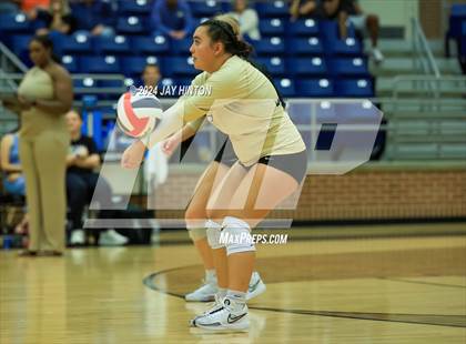 Thumbnail 1 in Whitewright vs. Valley Mills (UIL Volleyball 2A Region 2 Semi) photogallery.