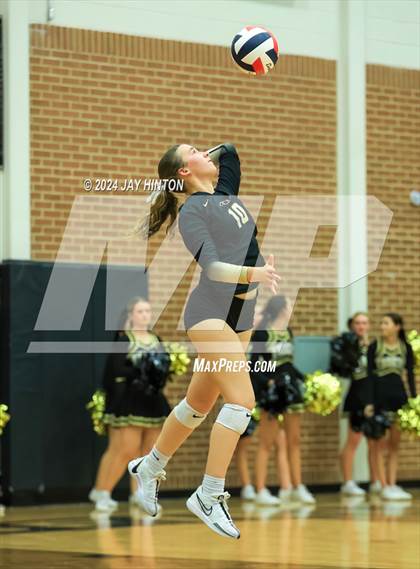 Thumbnail 1 in Whitewright vs. Valley Mills (UIL Volleyball 2A Region 2 Semi) photogallery.