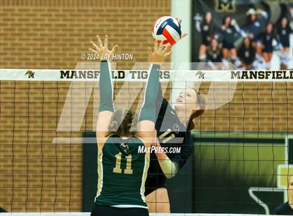 Thumbnail 3 in Whitewright vs. Valley Mills (UIL Volleyball 2A Region 2 Semi) photogallery.
