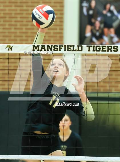 Thumbnail 3 in Whitewright vs. Valley Mills (UIL Volleyball 2A Region 2 Semi) photogallery.