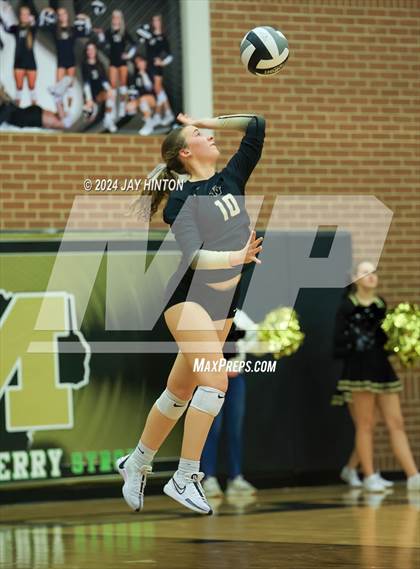 Thumbnail 1 in Whitewright vs. Valley Mills (UIL Volleyball 2A Region 2 Semi) photogallery.