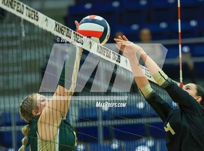 Thumbnail 1 in Whitewright vs. Valley Mills (UIL Volleyball 2A Region 2 Semi) photogallery.