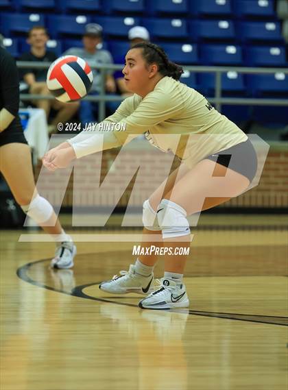 Thumbnail 2 in Whitewright vs. Valley Mills (UIL Volleyball 2A Region 2 Semi) photogallery.