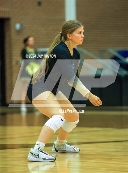 Thumbnail 3 in Whitewright vs. Valley Mills (UIL Volleyball 2A Region 2 Semi) photogallery.