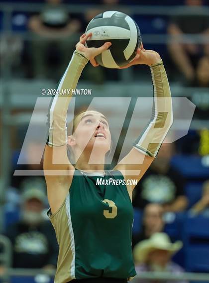 Thumbnail 1 in Whitewright vs. Valley Mills (UIL Volleyball 2A Region 2 Semi) photogallery.