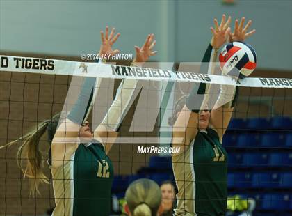 Thumbnail 3 in Whitewright vs. Valley Mills (UIL Volleyball 2A Region 2 Semi) photogallery.