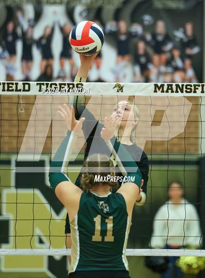 Thumbnail 2 in Whitewright vs. Valley Mills (UIL Volleyball 2A Region 2 Semi) photogallery.