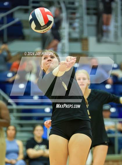 Thumbnail 3 in Whitewright vs. Valley Mills (UIL Volleyball 2A Region 2 Semi) photogallery.