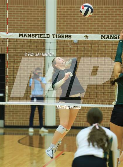 Thumbnail 3 in Whitewright vs. Valley Mills (UIL Volleyball 2A Region 2 Semi) photogallery.