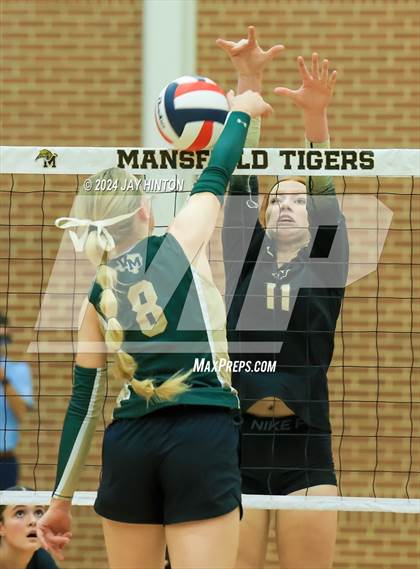 Thumbnail 3 in Whitewright vs. Valley Mills (UIL Volleyball 2A Region 2 Semi) photogallery.