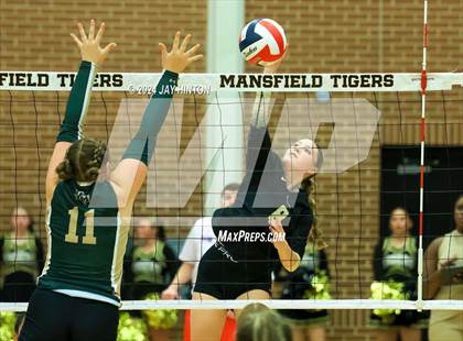 Thumbnail 2 in Whitewright vs. Valley Mills (UIL Volleyball 2A Region 2 Semi) photogallery.
