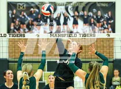 Thumbnail 2 in Whitewright vs. Valley Mills (UIL Volleyball 2A Region 2 Semi) photogallery.