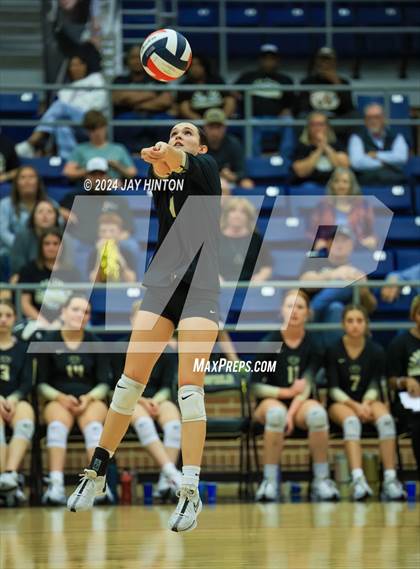 Thumbnail 3 in Whitewright vs. Valley Mills (UIL Volleyball 2A Region 2 Semi) photogallery.