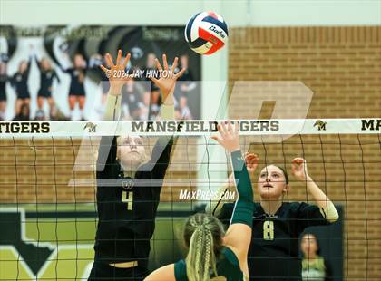 Thumbnail 3 in Whitewright vs. Valley Mills (UIL Volleyball 2A Region 2 Semi) photogallery.