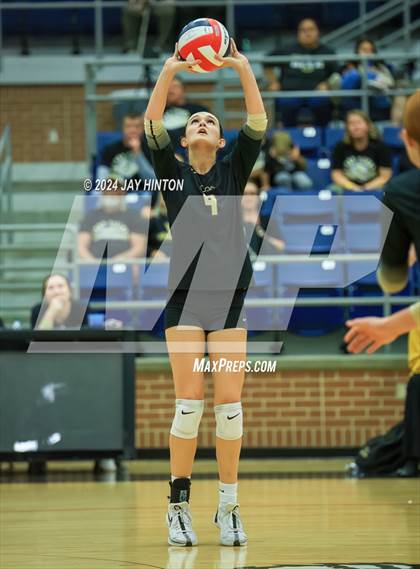 Thumbnail 2 in Whitewright vs. Valley Mills (UIL Volleyball 2A Region 2 Semi) photogallery.