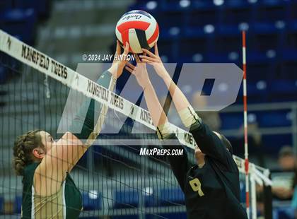 Thumbnail 2 in Whitewright vs. Valley Mills (UIL Volleyball 2A Region 2 Semi) photogallery.