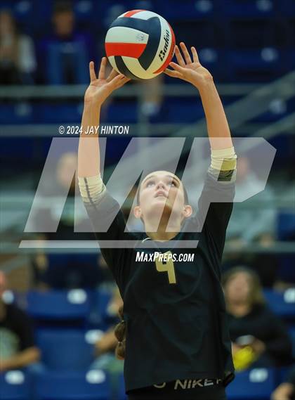 Thumbnail 3 in Whitewright vs. Valley Mills (UIL Volleyball 2A Region 2 Semi) photogallery.