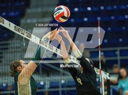 Thumbnail 3 in Whitewright vs. Valley Mills (UIL Volleyball 2A Region 2 Semi) photogallery.