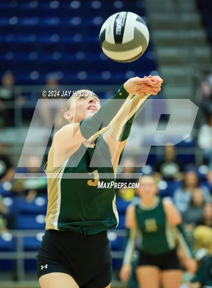 Thumbnail 1 in Whitewright vs. Valley Mills (UIL Volleyball 2A Region 2 Semi) photogallery.