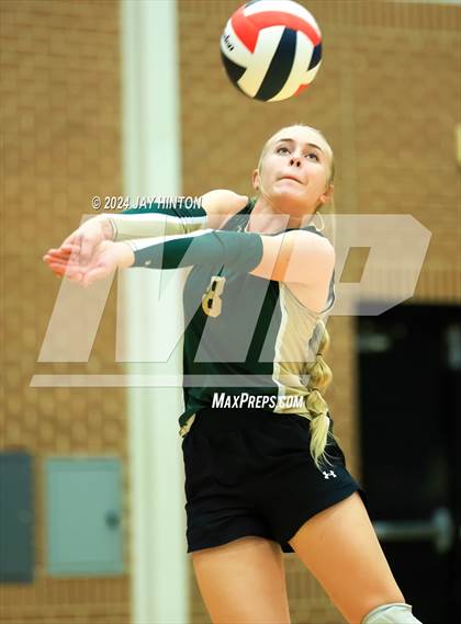 Thumbnail 3 in Whitewright vs. Valley Mills (UIL Volleyball 2A Region 2 Semi) photogallery.