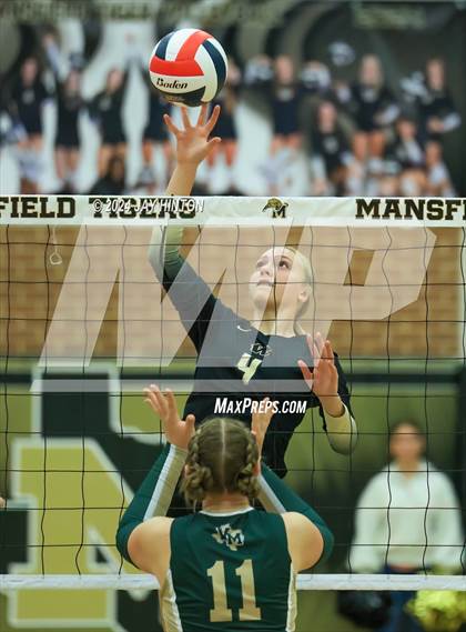 Thumbnail 1 in Whitewright vs. Valley Mills (UIL Volleyball 2A Region 2 Semi) photogallery.
