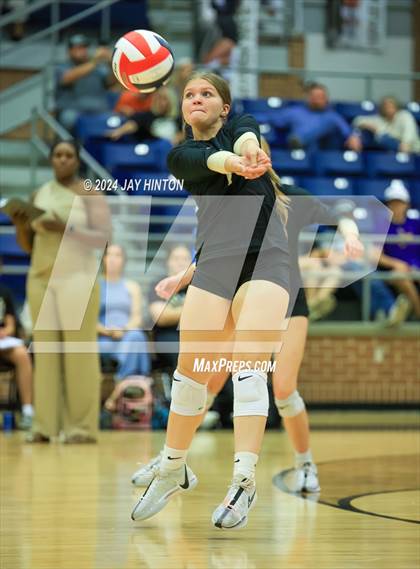Thumbnail 2 in Whitewright vs. Valley Mills (UIL Volleyball 2A Region 2 Semi) photogallery.