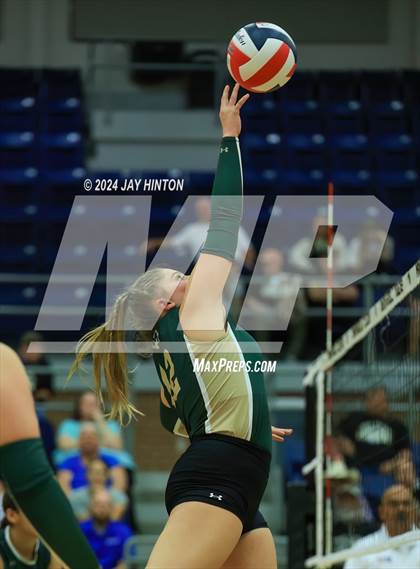 Thumbnail 3 in Whitewright vs. Valley Mills (UIL Volleyball 2A Region 2 Semi) photogallery.