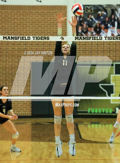 Thumbnail 2 in Whitewright vs. Valley Mills (UIL Volleyball 2A Region 2 Semi) photogallery.
