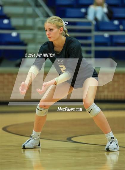 Thumbnail 1 in Whitewright vs. Valley Mills (UIL Volleyball 2A Region 2 Semi) photogallery.