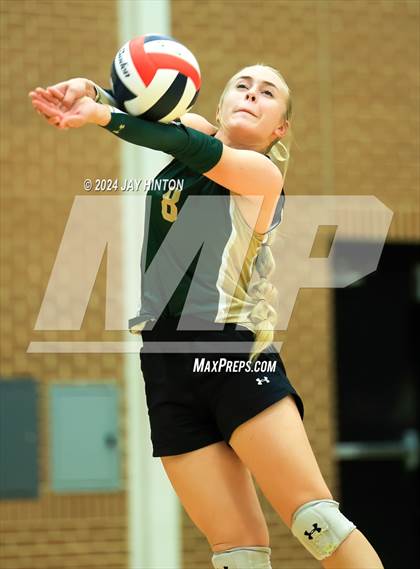 Thumbnail 1 in Whitewright vs. Valley Mills (UIL Volleyball 2A Region 2 Semi) photogallery.