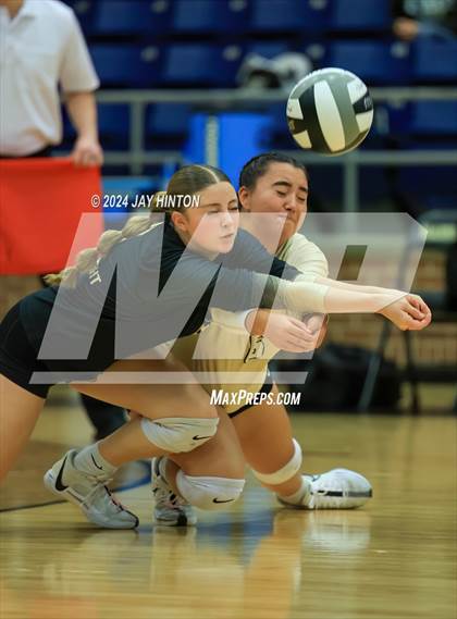 Thumbnail 2 in Whitewright vs. Valley Mills (UIL Volleyball 2A Region 2 Semi) photogallery.