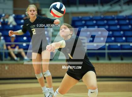 Thumbnail 1 in Whitewright vs. Valley Mills (UIL Volleyball 2A Region 2 Semi) photogallery.