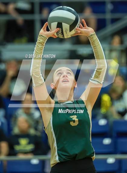 Thumbnail 1 in Whitewright vs. Valley Mills (UIL Volleyball 2A Region 2 Semi) photogallery.