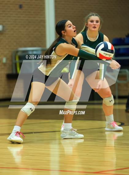 Thumbnail 3 in Whitewright vs. Valley Mills (UIL Volleyball 2A Region 2 Semi) photogallery.