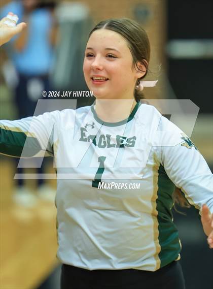 Thumbnail 1 in Whitewright vs. Valley Mills (UIL Volleyball 2A Region 2 Semi) photogallery.