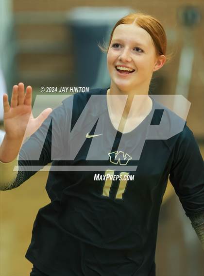 Thumbnail 2 in Whitewright vs. Valley Mills (UIL Volleyball 2A Region 2 Semi) photogallery.
