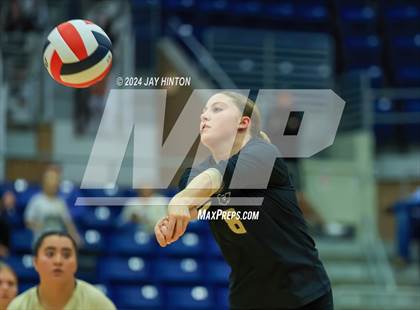 Thumbnail 1 in Whitewright vs. Valley Mills (UIL Volleyball 2A Region 2 Semi) photogallery.
