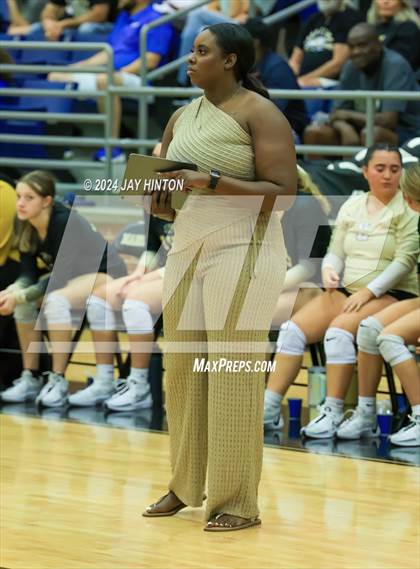 Thumbnail 1 in Whitewright vs. Valley Mills (UIL Volleyball 2A Region 2 Semi) photogallery.