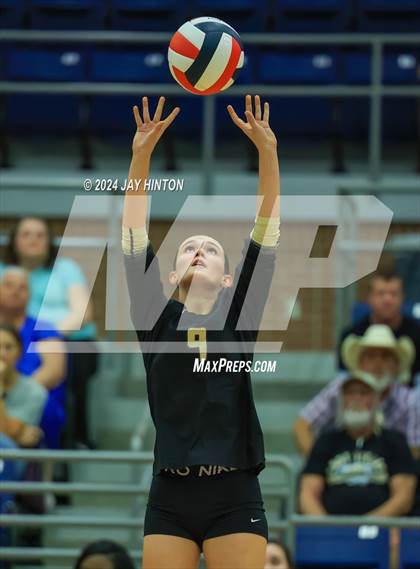 Thumbnail 2 in Whitewright vs. Valley Mills (UIL Volleyball 2A Region 2 Semi) photogallery.