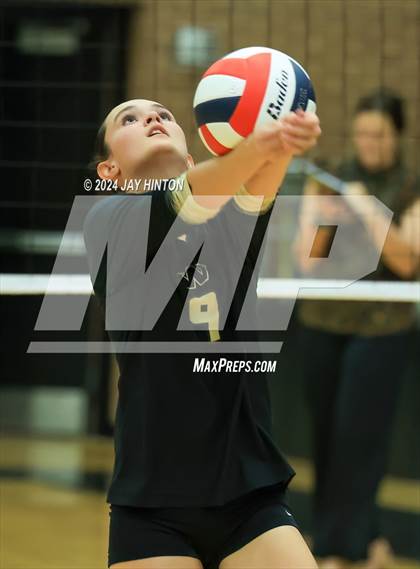 Thumbnail 3 in Whitewright vs. Valley Mills (UIL Volleyball 2A Region 2 Semi) photogallery.