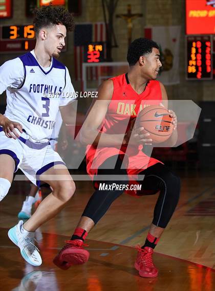 Thumbnail 2 in Foothills Christian vs. Oak Hill Academy (Nike Extravaganza) photogallery.
