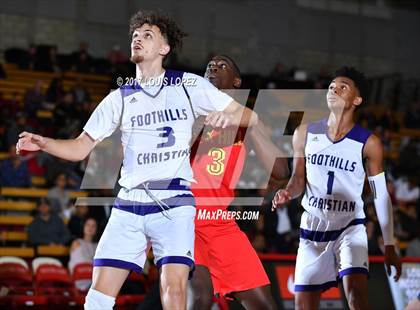 Thumbnail 3 in Foothills Christian vs. Oak Hill Academy (Nike Extravaganza) photogallery.