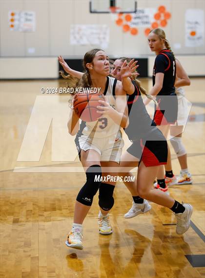 Thumbnail 3 in Gary vs Shelbyville (Bobcat Classic) photogallery.